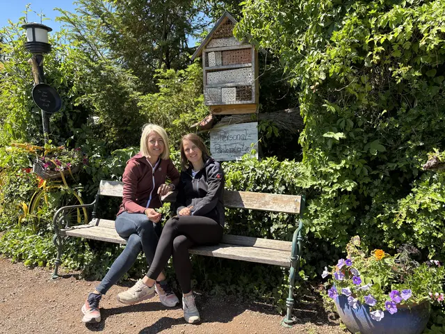 Manuela und Bianca vom Verein Kräuterwelt Söchau freuen sich schon auf die kräuter- und pflanzenbegeisterten Besucher*innen. | Foto: Johann Taucher