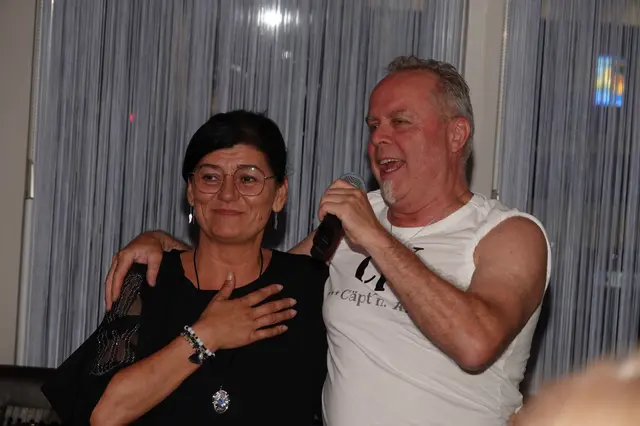Sichtlich gerührt war Mihaela nicht nur von den lieben Worten des Musikers. | Foto: MeinBezirk/Michael Blinzer