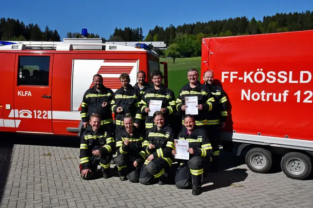 Die Kameraden und Kameradinnen der FF Kössldorf erhielten die Leistungsabzeichen in Bronze, Silber und in Gold. | Foto: Alois Braid/FF Kössldorf
