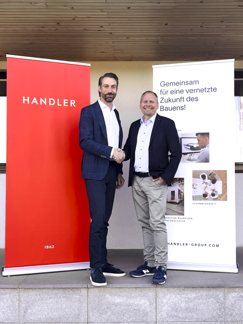 Michael Stadler, Geschäftsbereichsleiter und Prokurist bei Handler, und Roland Schwarhofer freuen sich auf eine gute Zusammenarbeit. | Foto: Handler