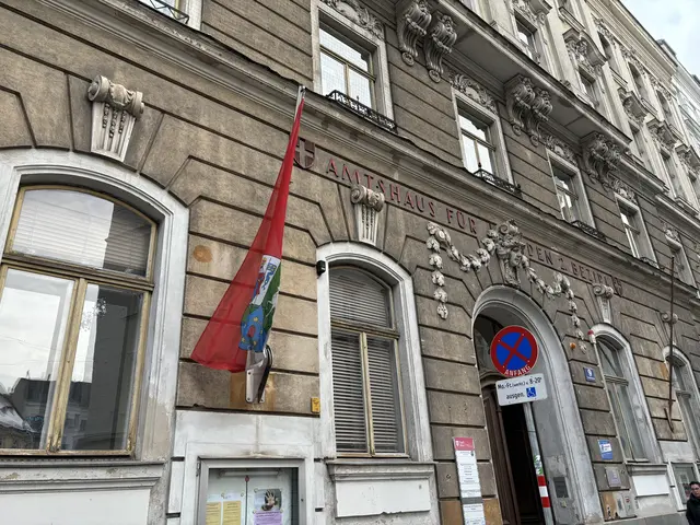 Zwischen Frühjahr 2027 und 2029 soll das Amtshaus generalsaniert werden.  | Foto: Luca Arztmann/MeinBezirk