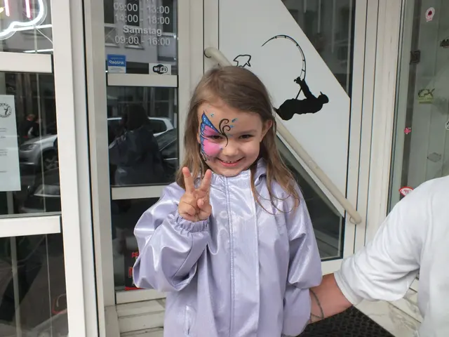 Die Kinder freuten sich über ihre hübsch-geschminkten Gesichter.  | Foto: Alena Kulman