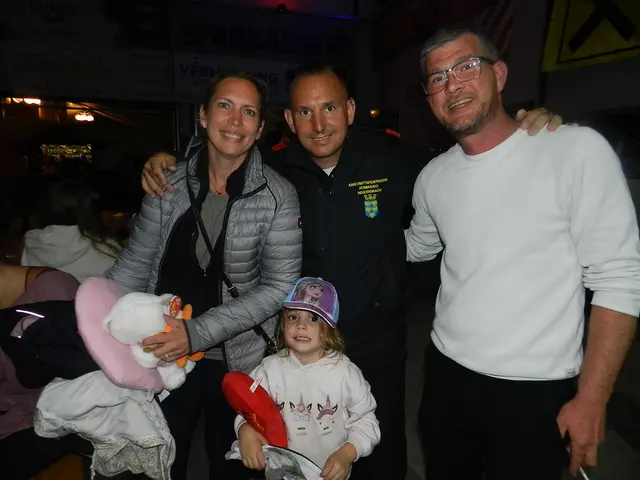 Nicole u. Ella Spurny, Kurt Harrer, Niki Bruckner, besuchten auch das Zeltfest.