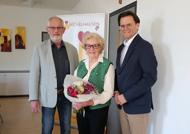 Gemeinderat Ott Josef, Jadwiga Seitelberger-Osuch, Bürgermeister Bernhard Heinl | Foto: Marktgemeinde Michelhausen
