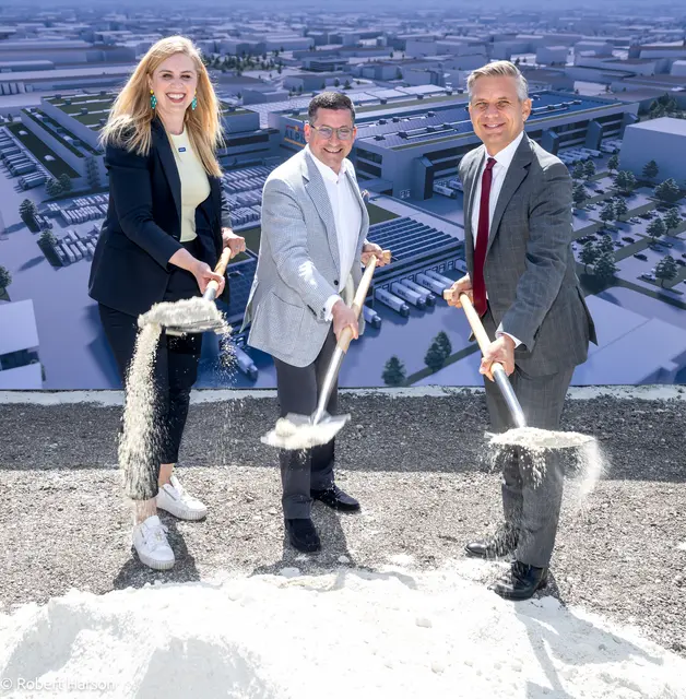 Marlene Zeidler-Beck (Abgeordnete zum niederösterreichischen Landtag), Marcel Haraszti (Vorstand REWE International AG), Wolfgang Hattmannsdorfer (Bundesminister für Wirtschaft, Energie und Tourismus). | Foto: RIAG / Robert Harson