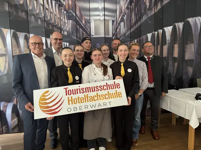 Gelungenes Service und ausgezeichnete Kulinarik zeigten auch die Schülerinnen und Schüler der Höheren Lehranstalt für Tourismus. | Foto: Stadtgemeinde Oberwart