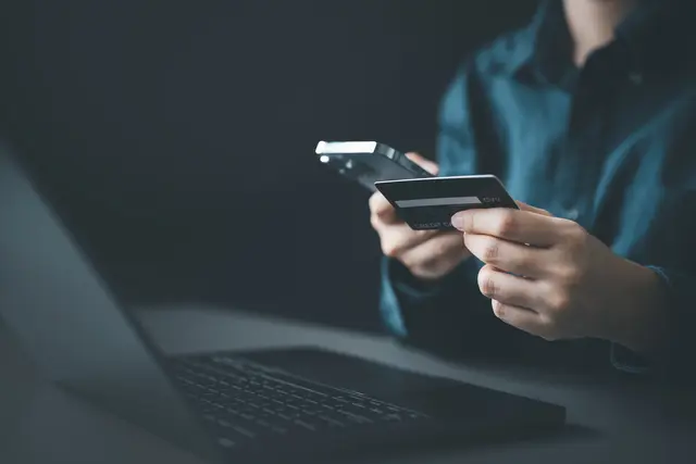 Der Gesamtschaden beträgt mehrere eintausend Euro (Symbolfoto) | Foto: stock.adobe.com/at/Garun Studios