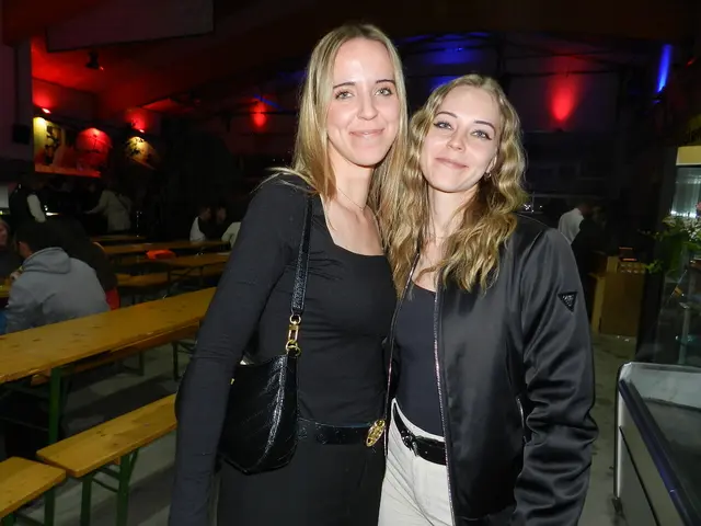 Melanie, Tamara  Woletz hat das Zeltfest gefallen.
