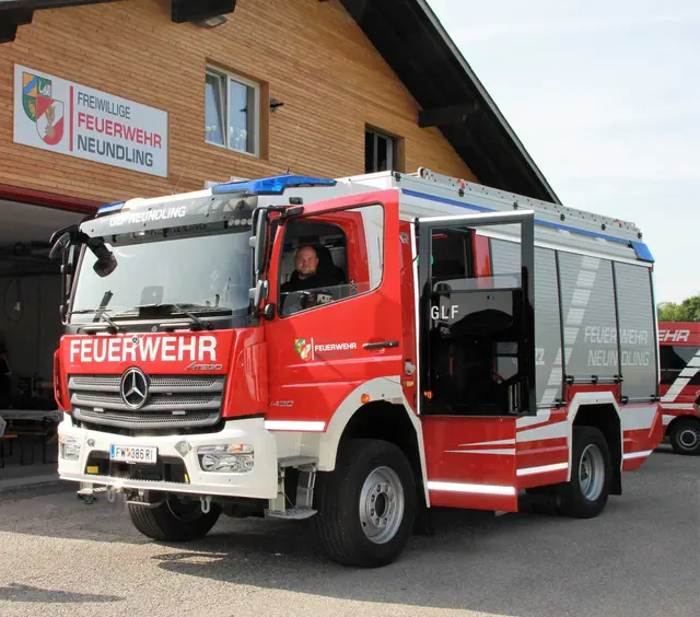 Die Feuerwehr Neundling ist stolz auf sein neuestes Einsatzfahrzeug. | Foto: FF Neundling
