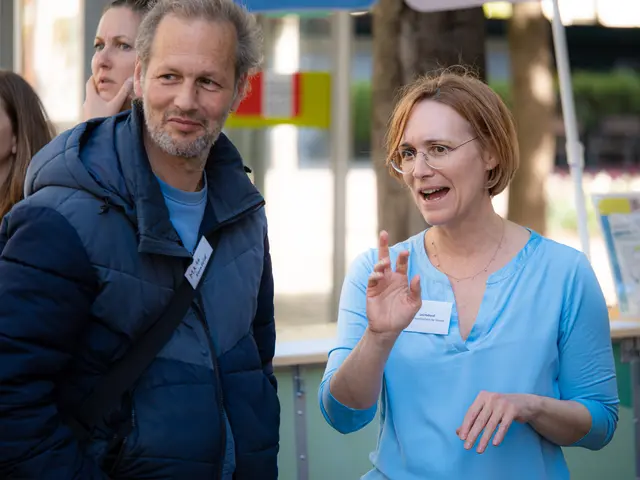 Bezirksvorsteherin Lea Halbwidl (SPÖ) erklärt gegenüber MeinBezirk, nur noch Ladetätigkeiten sowie Anrainerinnen und Anrainer dürfen mit Autos verkehren. | Foto: LA 21/Alex Hauff