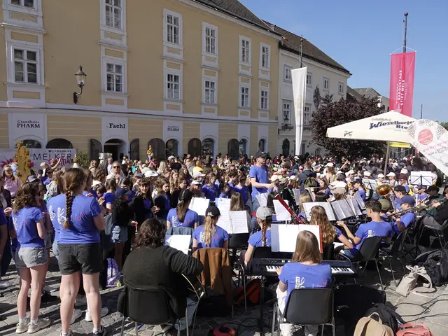 Der Rathausplatz verwandelte sich mit über 900 Schülerinnen und Schülern zu einem großen Gesangschor! | Foto: Wimmer