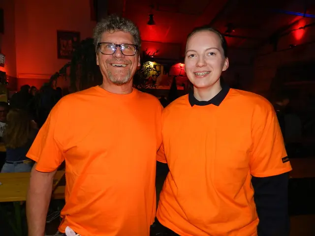 Christian Braunbeck,  Melanie Hochreiter, gehörten zum Team der 73 Helfer - wo man Bestellungen aufgeben konnte.