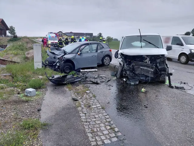 Zwei Verletzte nach Kollision auf Landshaager Straße in St. Martin