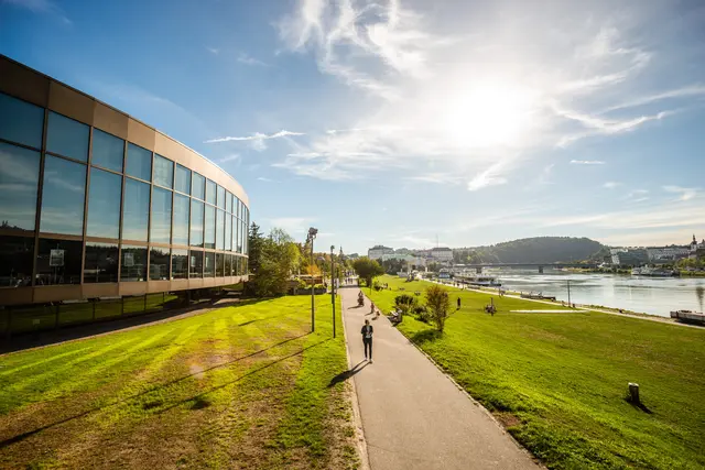 Modern, dynamisch: Das Brucknerhaus in Linz. | Foto: Rita Newman