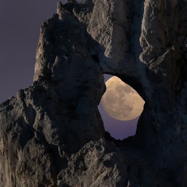 Spektakuläre Aufnahme: Sogar der Mond scheint beeindruckt von dem berühmten Felsenfenster. | Foto: Karina Sikora