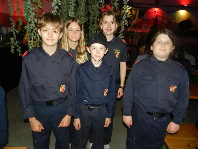 Jakob, Valerie , Matthias Gruber, Julia Hochreiter, Amanda  Schwarz, von der Feuerwehrjugend helfen gern mit - wenn man sie braucht.