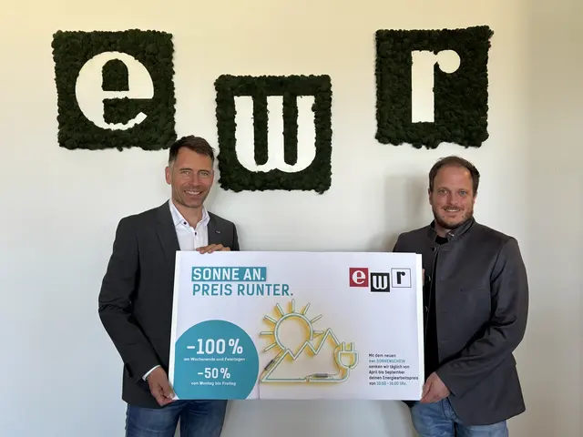 EWR-Vorstand Sebastian Freier und Alexander Scholz, Leiter Energievertrieb, erläuterten das neue Tarifmodell (v.l.). 
