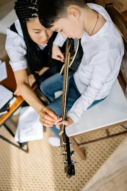 Die Tiroler Landesmusikschulen bauen ihr Angebot aus und führen ab 2026/27 neue, flexiblere Ausbildungswege ein. Gleichzeitig wurden zahlreiche Musikpädagoginnen und Musikpädagogen für ihre langjährige Tätigkeit geehrt und in den Ruhestand verabschiedet. | Foto: pexels / Yan Krukau