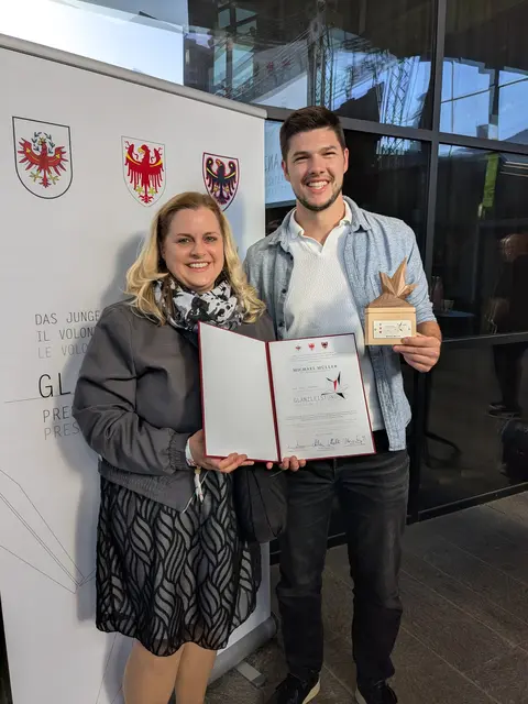 Der geehrte Obmann des TTV Raiba Neustift, Michael Müller mit Schriftführerin Susanne Ragg