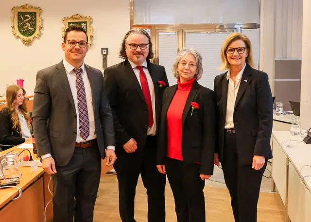 Bei der Angelobung: Raphael Pensl, Gregor Tuttinger, Elena Schweida und Susanne Kaltenegger. | Foto: Stadt Bruck 