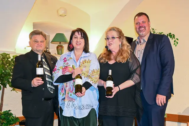 Pianist Christian Terzinsky, Sängerin und Schauspielerin Tschelsie Berger, Autorin und Kabarettistin Katharina Grabner-Hayden und Bürgermeister der Stadtgemeinde Gföhl Ing. Franz Holzer | Foto: Stadtgemeinde Gföhl