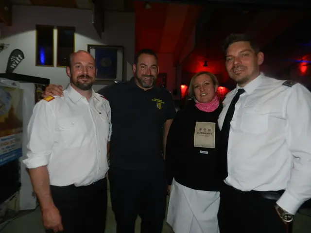 KNT Robert Gruber, Christopf Ecker, Nina , Andreas Winter, von der Feuerwehr Maria Anzbach und Unter-Oberndorf.
