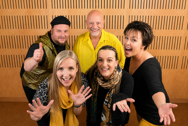 Gary Lux singt mit A-Capella-Band "Gustav klingt" seinen ESC-Hit "Kinder dieser Welt". | Foto: Gustav klingt