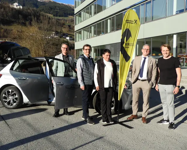 Bgm. Thomas Ellmauer, Ernst Madreiter, Gabi Ruetz (Beide Seniorenauto), Arnold Seeber (Raiffeisen Mittersill), Felix Germann (V.Bgm/Nationalpark Hohe Tauern) | Foto: Feyza Adayli