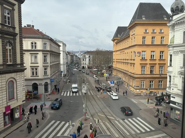 Die Volksschule Kindermanngasse 1 befindet sich an der Ecke Kindermanngasse/Elterleinplatz. | Foto: Lukas Ipirotis/MeinBezirk