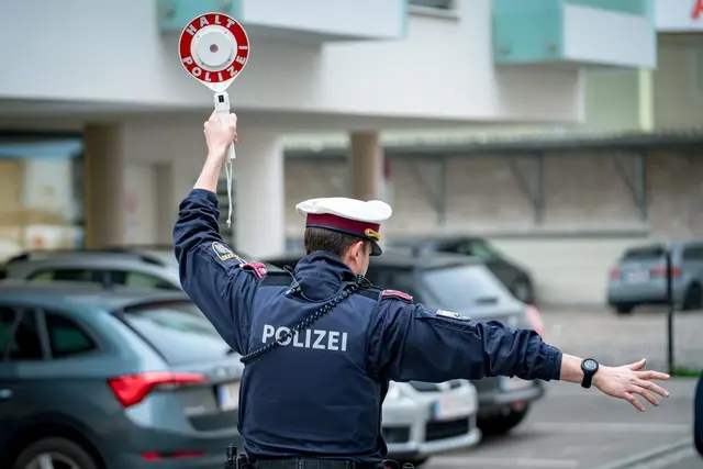 Ein 57-jähriger slowenischer Lenker eines slowenischen Lkw-Zuges wurde am heutigen Freitag einer Lenker- und Fahrzeugkontrolle am Südring in Klagenfurt unterzogen (Symbolfoto) | Foto: Bernhard Knaus