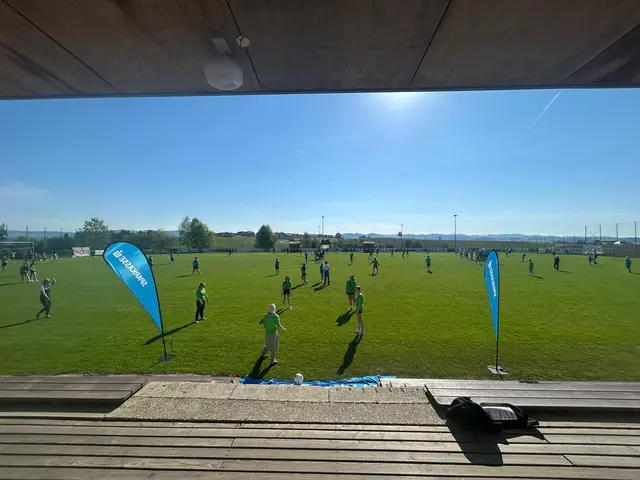 Sonniges Wetter, aber nicht für alle Teilnehmer sonnige Ergebnisse bei der Faustball-Bezirksmeisterschaft U14. | Foto: Jakob Pechmann