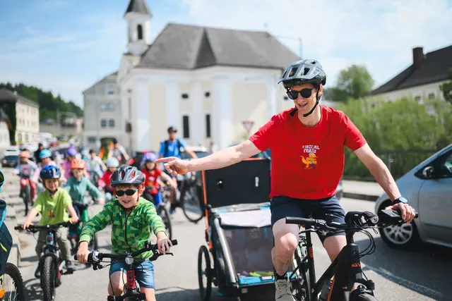 Die „Kidical Mass“ führte durch das Stadtgebiet von Vöcklabruck. | Foto: Thomas Koller