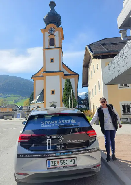 Um 8 Uhr in der Früh ist der Fahrer des Seniorenautos bereit und telefonisch unter der Nummer 068110386346 erreichbar. | Foto: Feyza Adayli