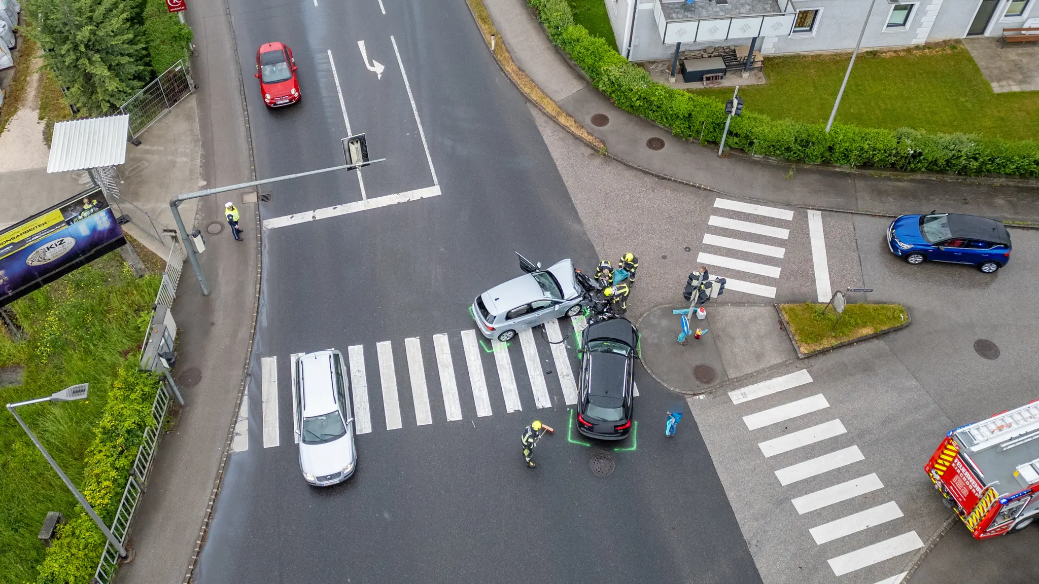 Intersection crash on the B138: Two people injured in accident in ...