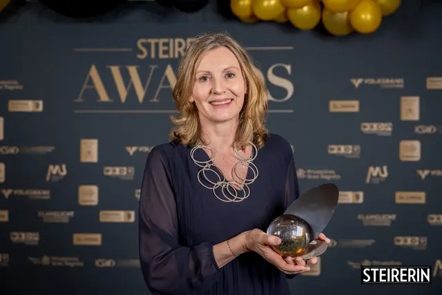 Ulrike Janach bekam bei den Awards den Preis zur Steirerin des Jahres überreicht. | Foto: Die Steirerin