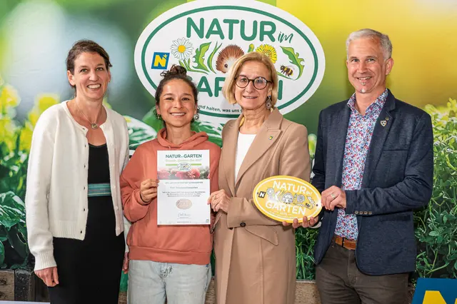 Lotte Riesenhuber, Landeshauptfrau Johanna Mikl-Leitner, Martha Ponce und Bürgermeister Michael Strasser | Foto: „Natur im Garten“ / J. Ehn