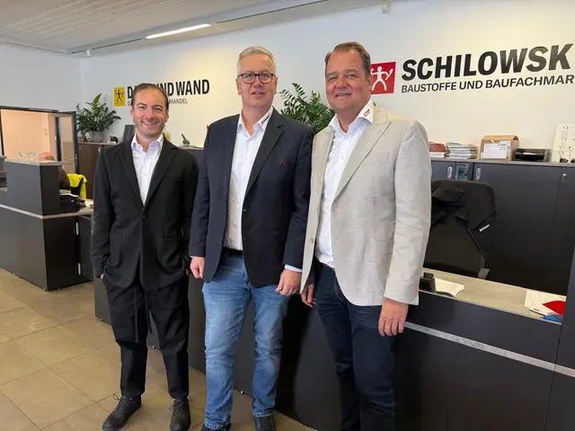 Christoph Schilowsky-Käfer Geschäftsführer Schilowsky, Martin Strobl Vertriebsspartenleiter Fliese, Heiner Tappe CEO Stark Österreich. | Foto: Schilowsky