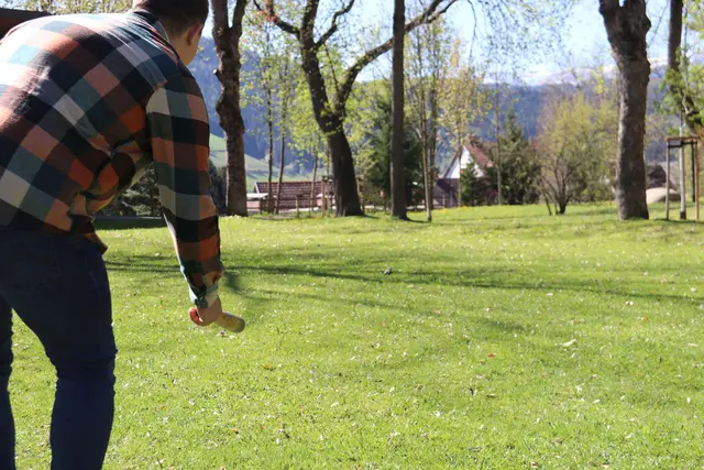 Das Prügelschmeißen wird im Knittelfelder Stadtpark wieder belebt.