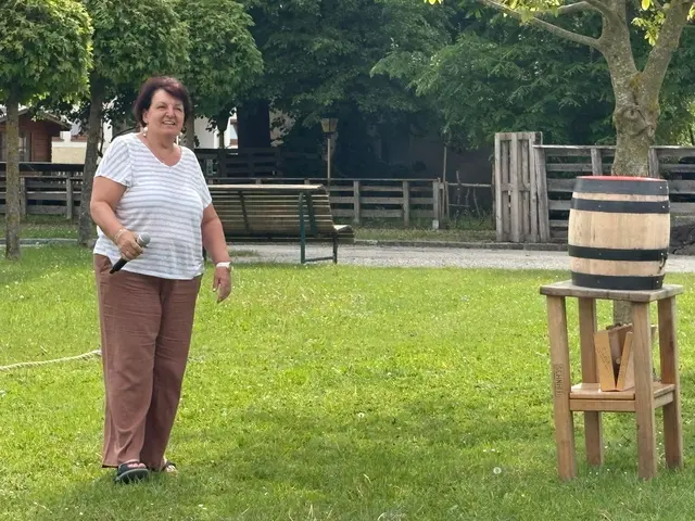 Die Schwandner Bürgermeisterin Daniela Probst fungierte als Gastgeberin und Schiedsrichterin. | Foto: Leader Oberinnviertel-Mattigtal