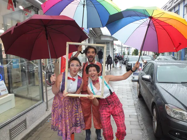 Die Theatergruppe „Lemour“  zauberte mit ihren Gesten und Grimassen ein Lächeln in die Gesichter der Besucherinnen und Besucher.  | Foto: Alena Kulman