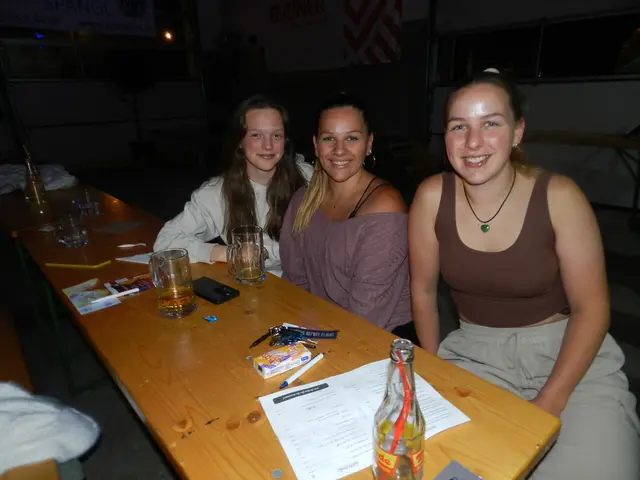 Larissa,  Kathi, Sissi Kumhofer, gehen gern auf Feuerwehrfeste.
