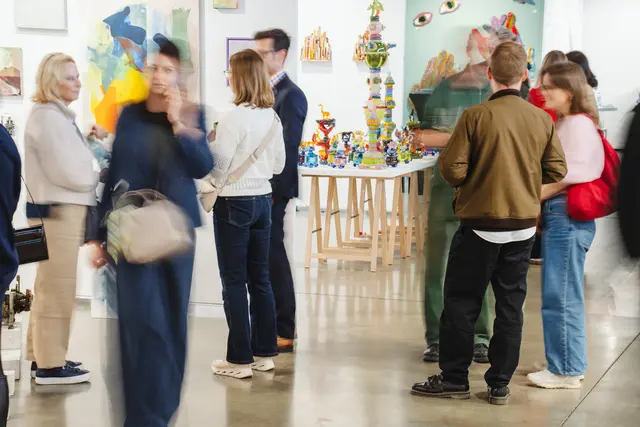 Bei der Affordable Art Fair kommen heuer wieder über 400 verschiedene Künstlerinnen und Künstler mit etwa 1.000 Kunstwerken in die Marx Halle.  | Foto: Isabella Joech Fotografie