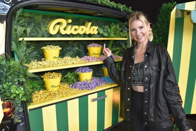 Back-Influencerin Katrin Pfeiffer hat sich durch die Kräuter-Kreationen von Ricola gekostet.  | Foto: Patricia Hillinger/MeinBezirk