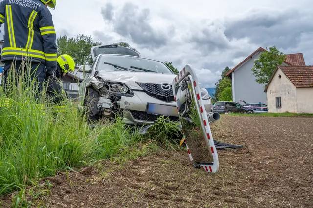 Kreuzungscrash in Nußbach – eine Person verletzt