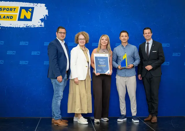 Landtagsabgeordneter Philipp Gerstenmayer, Bildungslandesrätin Christiane Teschl-Hofmeister, Sieglinde Faschinger, Daniel Knoll und Bildungsdirektor Karl Fritthum (von links)

 | Foto: NLK/Pfeffer