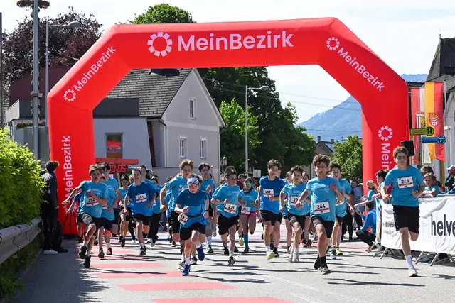 Papierstadtlauf Laakirchen: Fast 600 Schüler beim Miba Schülerlauf. | Foto: Wolfgang Spitzbart