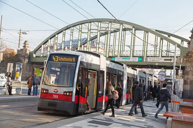 Mit einem niedrigen Bargeldbetrag konnten die drei Tatverdächtigen im März im Bereich der Hernalser Hauptstraße entkommen. (Symbolbild) | Foto: Manfred Helmer/Wiener Linien