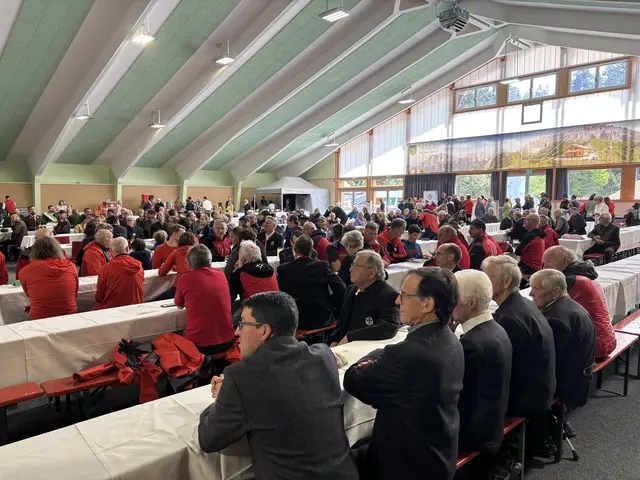 Die Wettersteinhalle wurde zum festlichen Schauplatz des Jubiläums der Bergrettung Leutasch. | Foto: MeinBezirk/Rebeiz