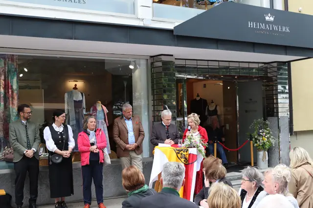 Petra Morgenstern moderierte gemeinsam mit Vater Roland Gritzner durch den Festakt. | Foto: MeinBezirk.at/Karlbauer