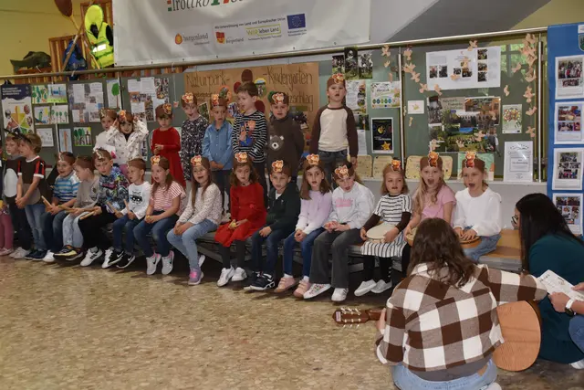 Die Kinder vom Naturpark-Kindergarten Rechnitz sangen über die Tiere im Wald. | Foto: MeinBezirk/Michael Strini